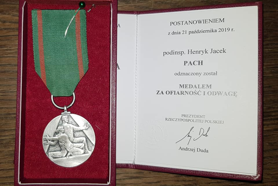 Medal z legitymacją