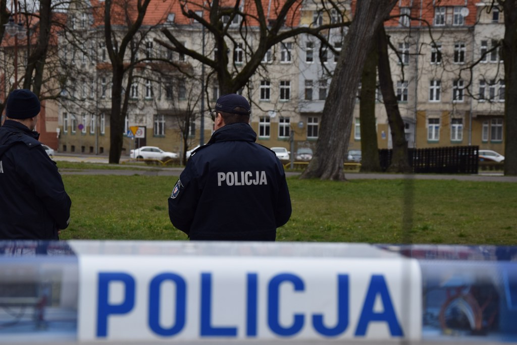 Policjanci podczas służby patrolowej w Elblągu