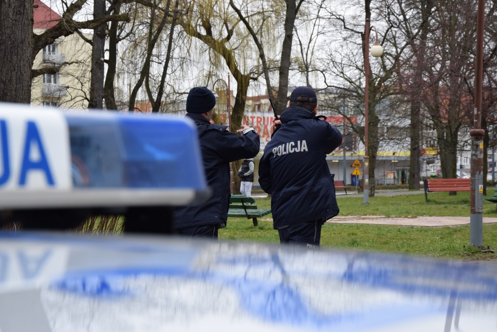 Policjanci podczas służby patrolowej w Elblągu