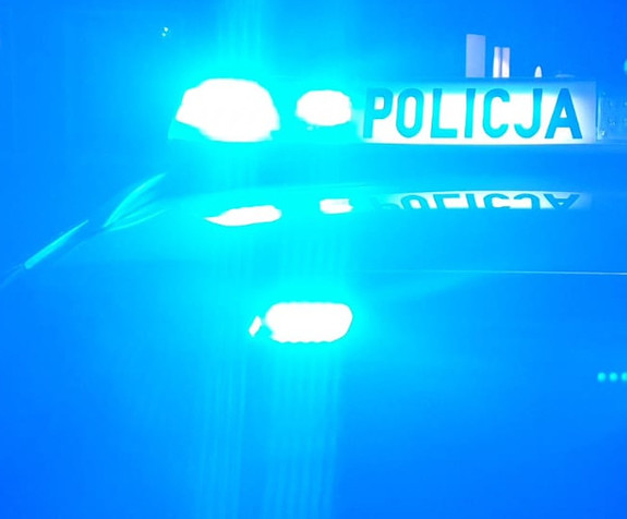 Fragment policyjnego radiowozu.