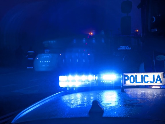 Fragment policyjnego radiowozu