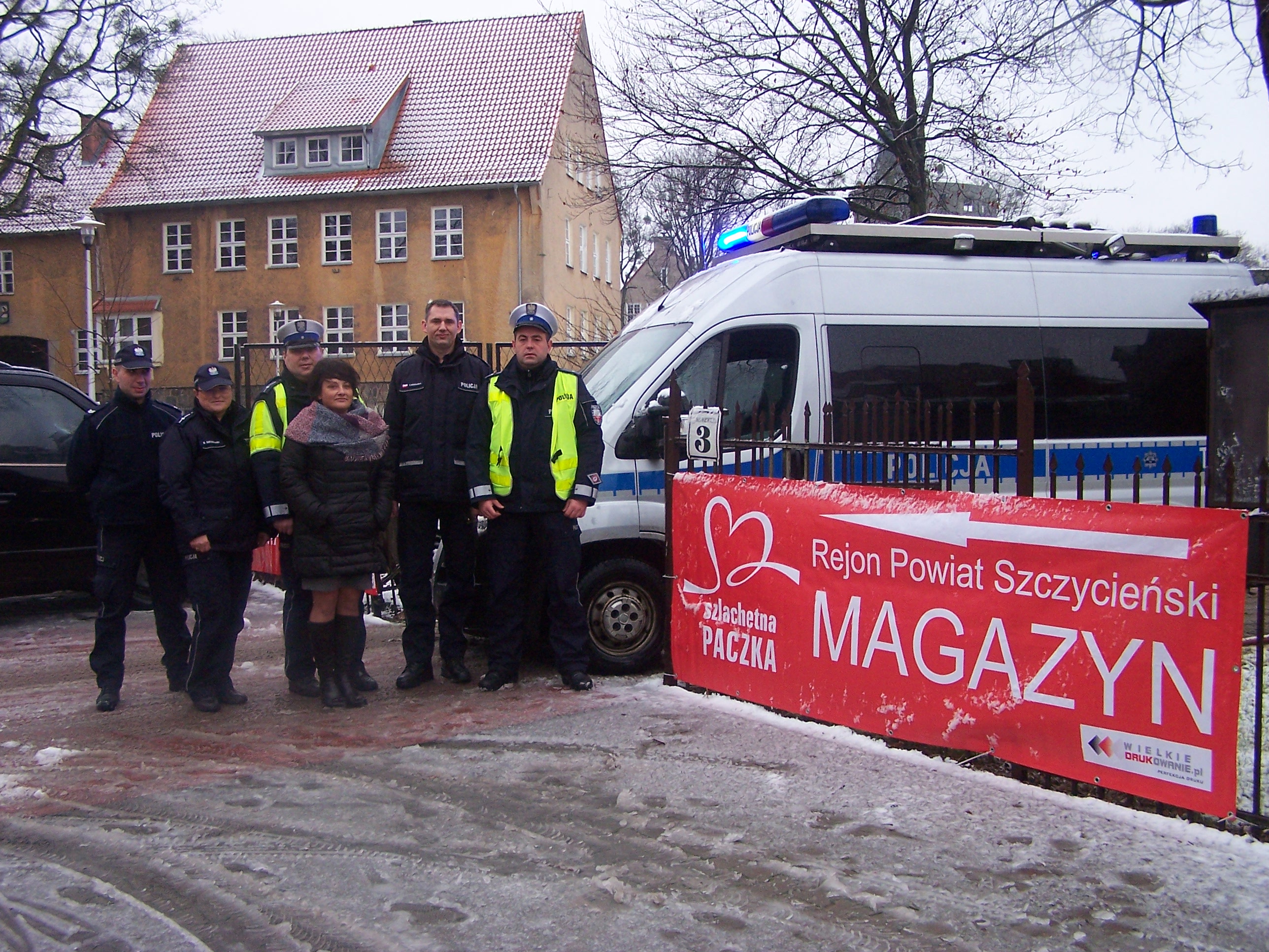 Policjanci włączający się do ogólnopolskiej akcji