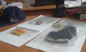 Narkotyki ukryte w skarpetce