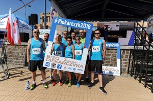 Uczestnicy X Biegu Piekarczyka