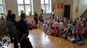 Policjanci podczas spotkania z dziećmi