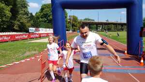 Uczestnicy pikniku rodzinnego z okazji Święta Policji