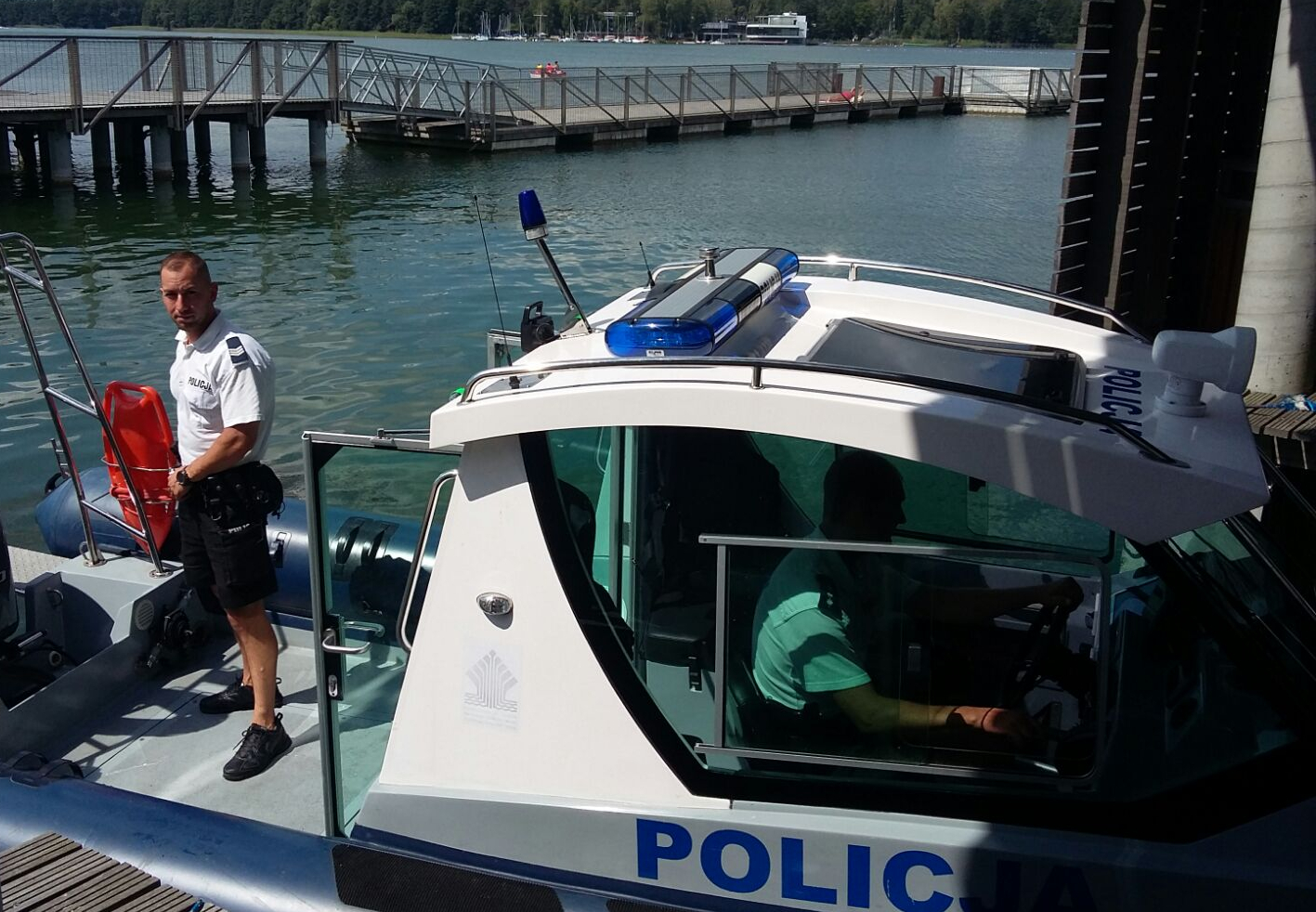 Policyjni wodniacy na Jeziorze Ukiel