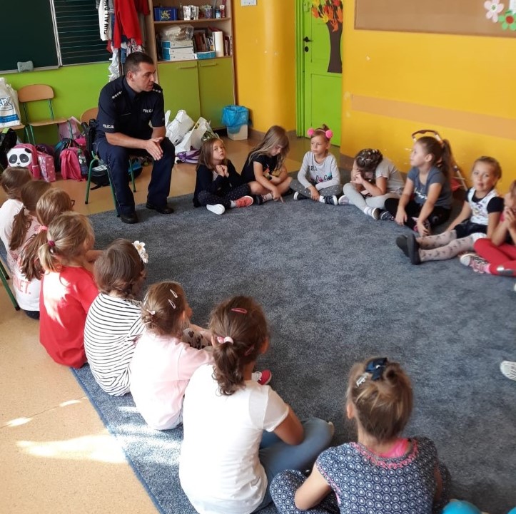 Bezpieczna droga do szkoły - spotkania z dziećmi