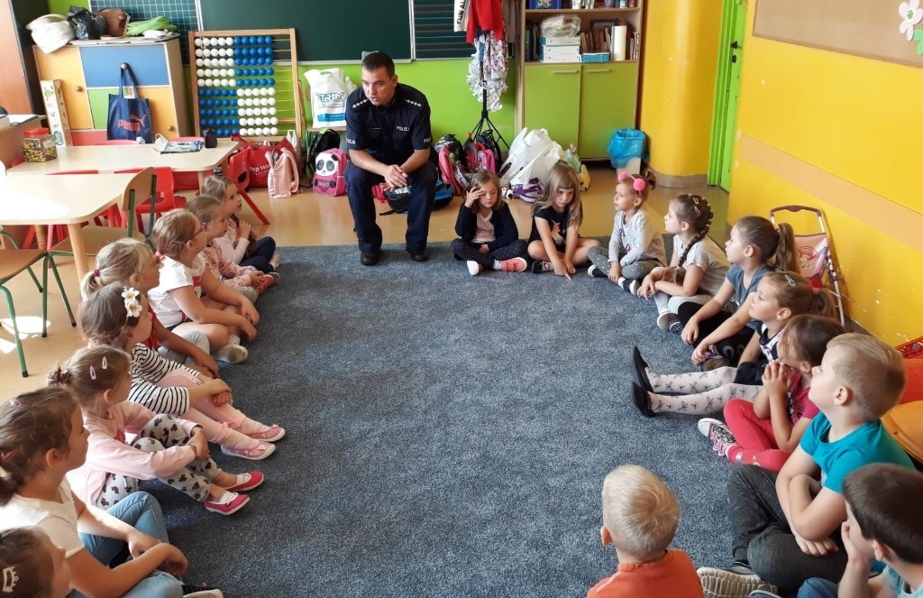 Bezpieczna droga do szkoły - spotkania z dziećmi