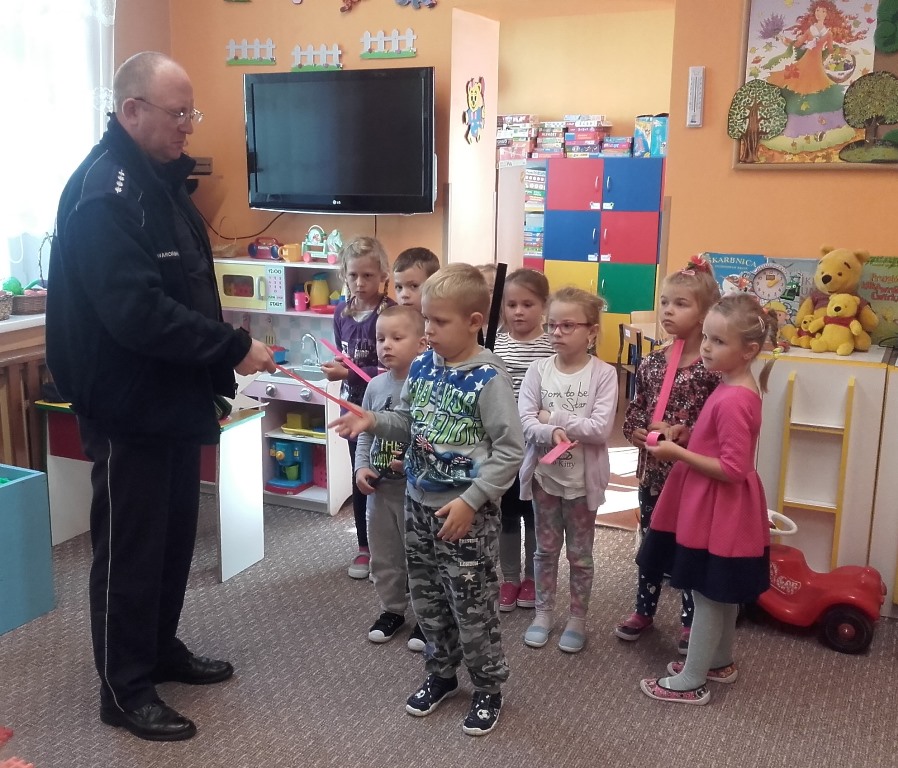 Bezpieczna droga do szkoły - spotkania z dziećmi