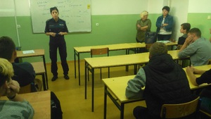 Spotkanie policjantek z młodzieżą