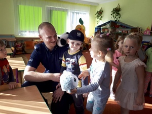 Spotkanie policjantów z przedszkolakami