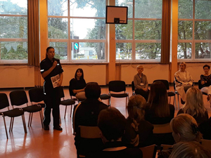 Spotkanie z policjantką podczas wywiadówki