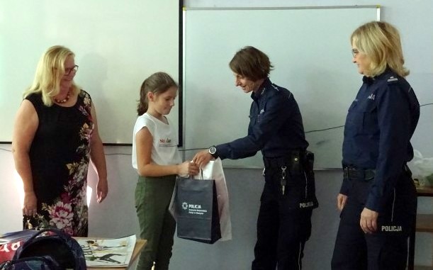 Spotkanie policjantek z laureatką konkursu