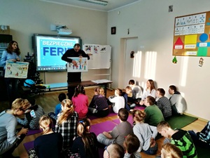 Spotkanie z policjantem podczas ferii