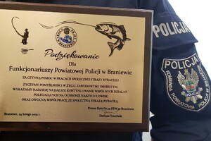 Pamiątkowa tabliczka z podziękowaniami dla funkcjonariuszy