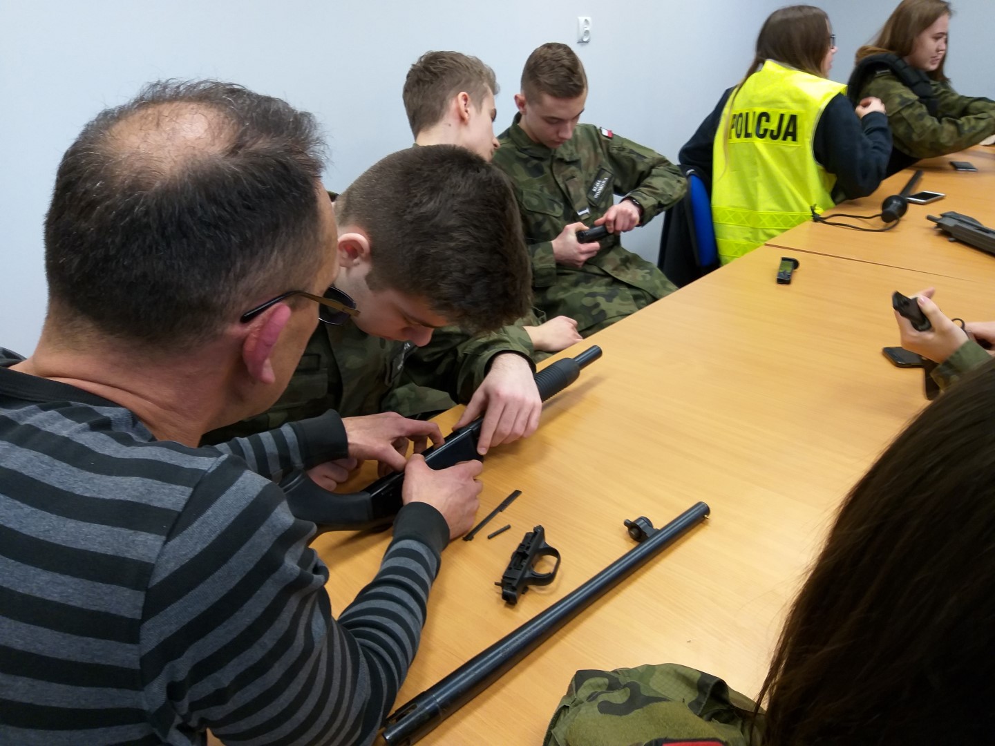 Młodzież z wizytą u policjantów