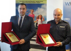 Wyróżnieni z pamiątkowymi tabliczkami