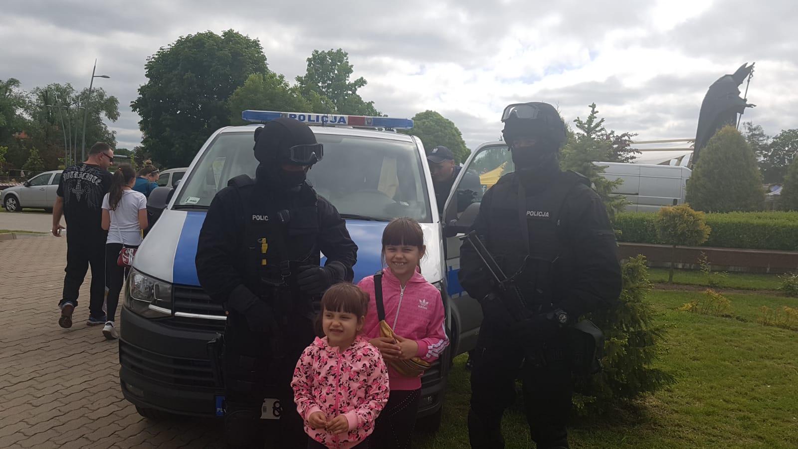 dzień dziecka, policjanci dzieciom