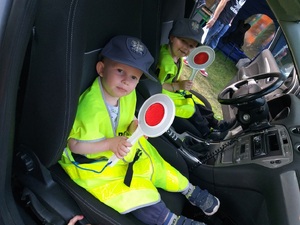 dzień dziecka, policjanci dzieciom