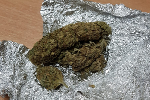 Zabezpieczone narkotyki w folii aluminiowej