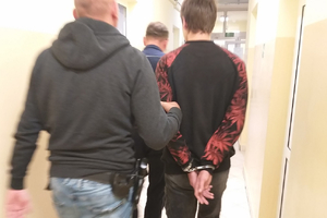 Sprawdza kradzieży pojazdu prowadzony przez policjantów