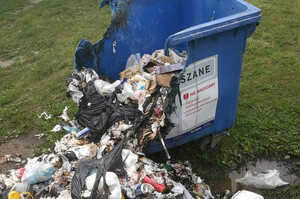 Zniszczone mienie w Orzyszu - spalony kontener