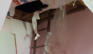 Drabina i dziura w suficie