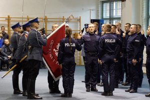 Ślubowanie nowo przyjętych policjantów oraz nadanie awansów na wyższe stopnie