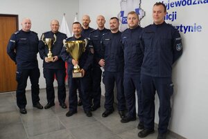 Drużyna siatkarzy na spotkaniu z KWP w Olsztynie