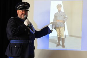 Cezary Wąsewicz kierownik Grupy Rekonstrukcji Historycznej Policji Państwowej ’39