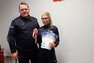 post. Wiktoria Łukasik i Komendant Powiatowy Policji w Giżycku