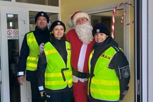 Policyjni uczestnicy "Sztafety z Mikołajem"