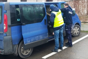 Zatrzymany mężczyzna w radiowozie