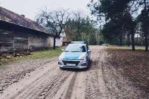 Radiowóz jadący na interwencję