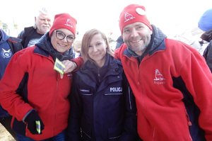 Uczestnicy spotkania z policjantami podczas zlotu morsów