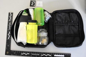 Zabezpieczone przedmioty i narkotyki