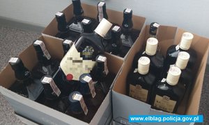 Zabezpieczone butelki z alkoholem