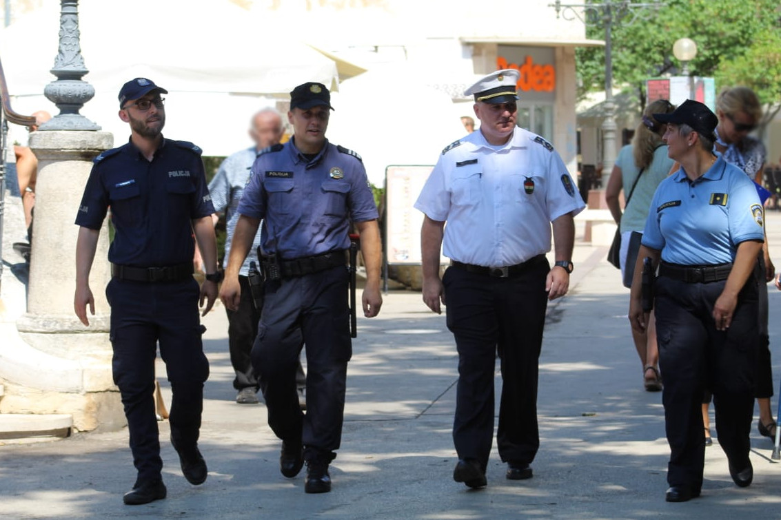 Policjanci podczas służby patrolowej w Chorwacji