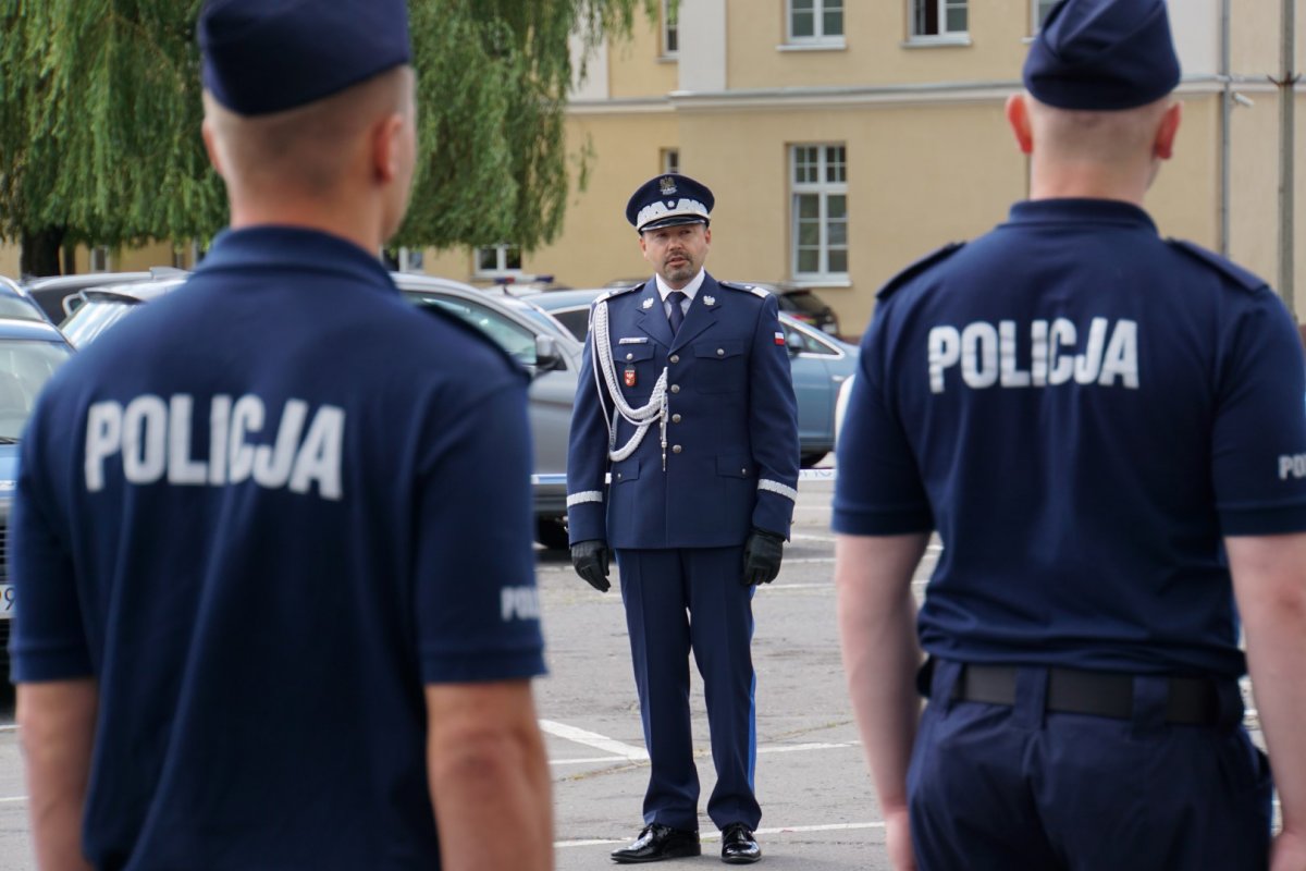 Nadinsp. Tomasz Klimek KWP w Olsztynie przed policjantami