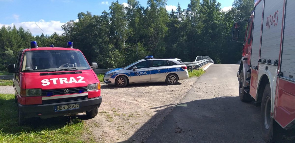 służby podczas poszukiwań