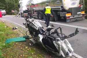 miejsce zdarzenia i uszkodzone pojazdy