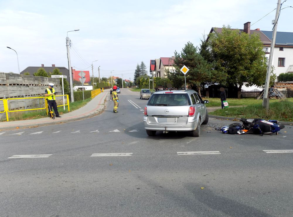 Zabezpieczenie miejsce zdarzenia przez policję i straż pożarną.