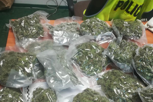 Zabezpieczone narkotyki w woreczkach foliowych