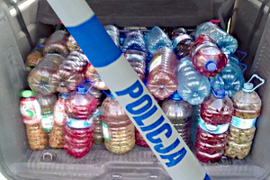 Zabezpieczony nielegalny alkohol w butelkach