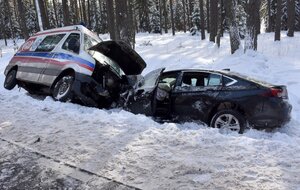 Zderzenie karetki z oplem