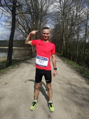 Policjant biorący udział w maratonie