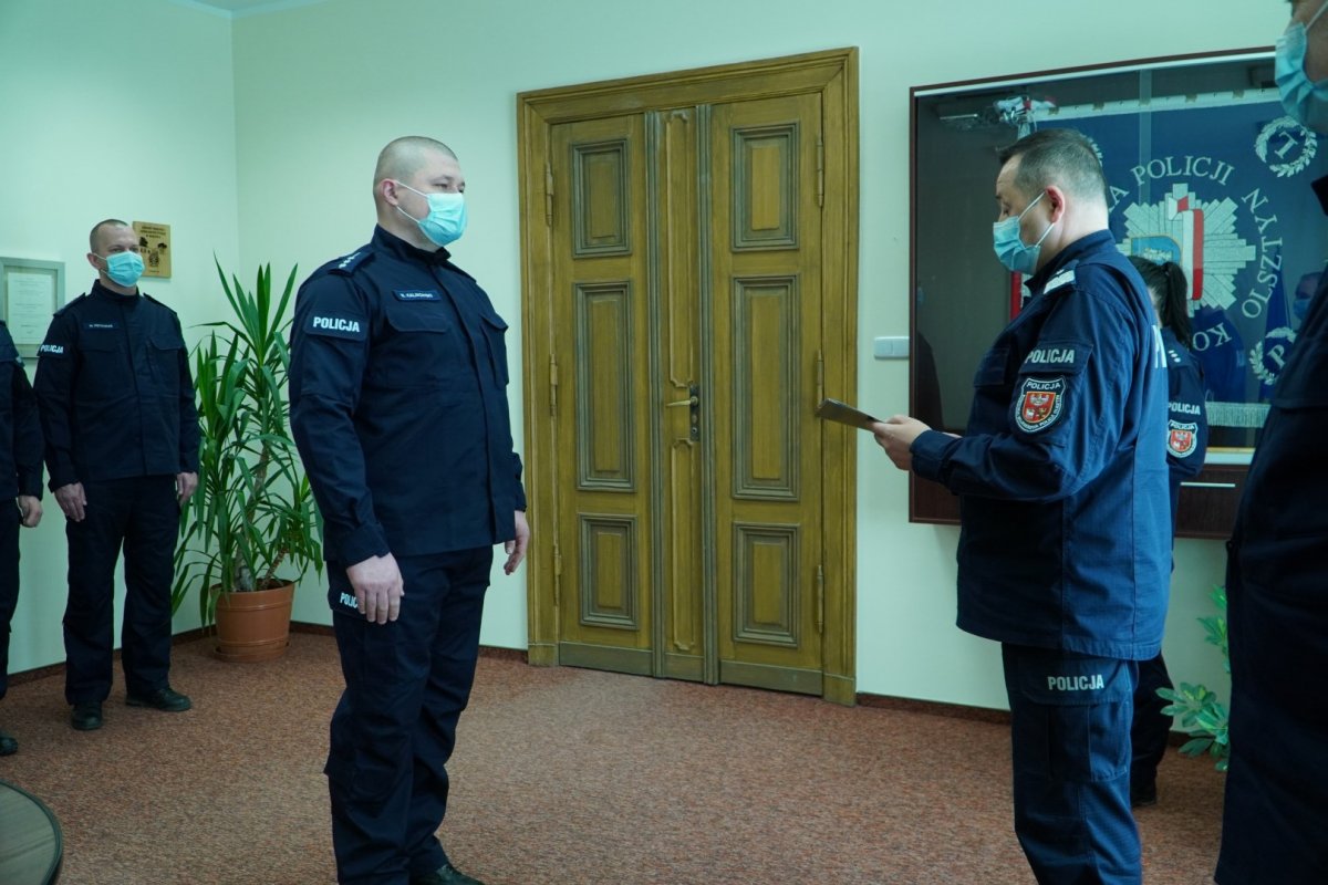 Wyróżnieni policjanci i nadinsp. Tomasz Klimek