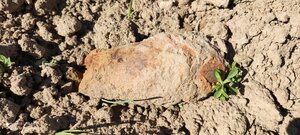 granat moździerzowy w ziemi