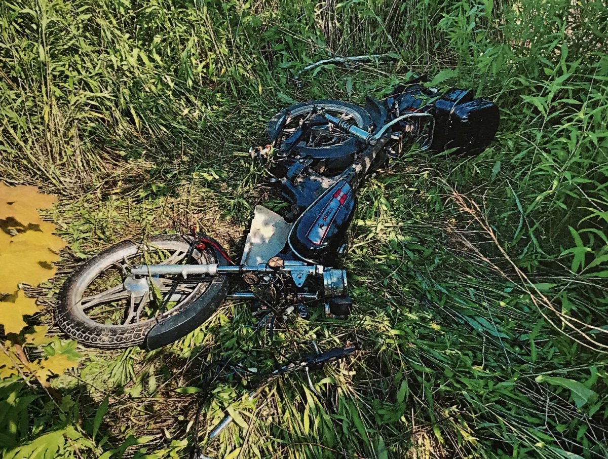 motorower w trawie